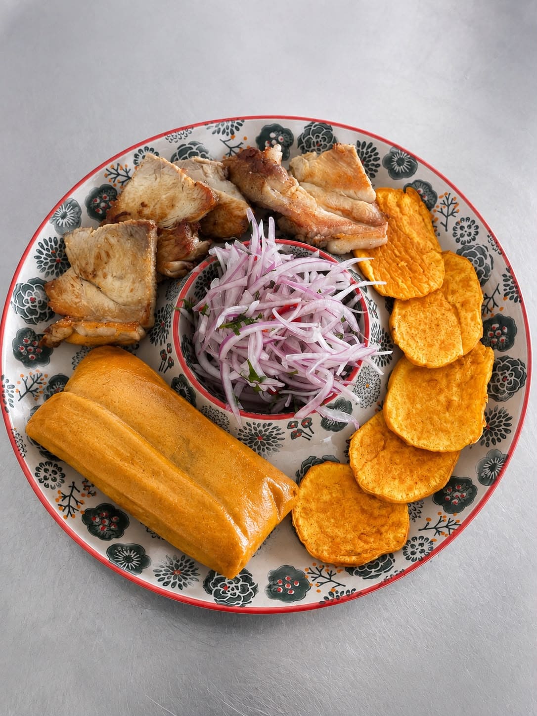 Chicharrón Criollo y Tamal